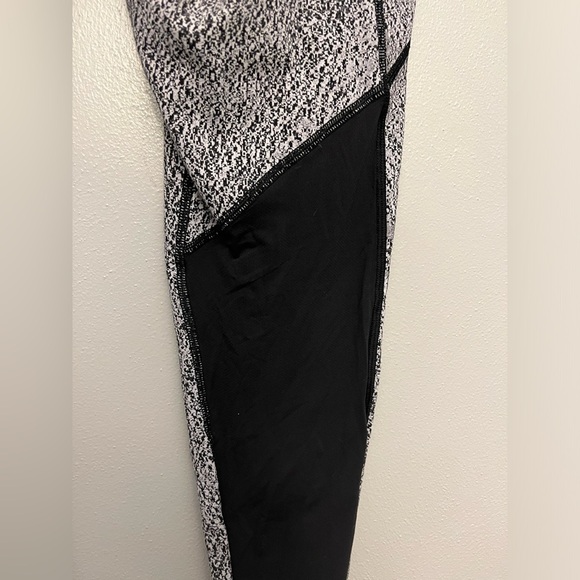 Lululemon Speed Tight V - Size 10 - Picture 11 of 16